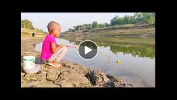 Little Girl Hunting Fish By Hook ~ Traditional Hook Fishing ~Рыбалка Видео